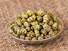 <b>石斛云苓炖猪瘦肉汁的做法和功效</b>