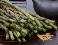 <b>新鲜铁皮石斛怎么吃，简单、好吃，不失营养？</b>