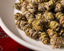 <b>石斛泡茶、煲汤好处多！但是这些人不能喝</b>