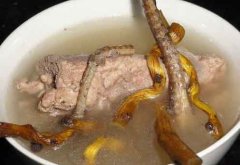 石斛煲汤猪骨加什么味道更好？