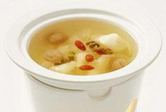 石斛雪梨炖杏仁的做法