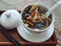 石斛淮山党参煲水蛇汤的做法