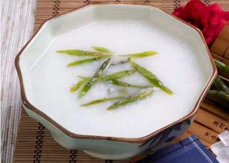 石斛麦冬莲藕猪骨汤的做法和功效