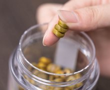 黄芪枸杞铁皮石斛和菊花泡水的功效与作用